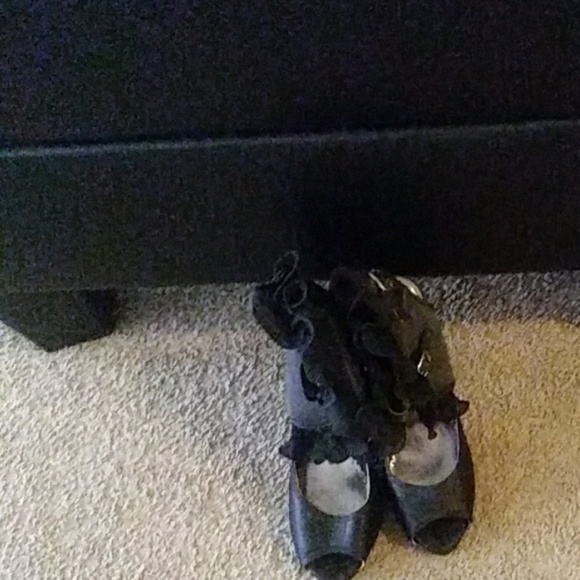 Shoes - Picture 2 of 6